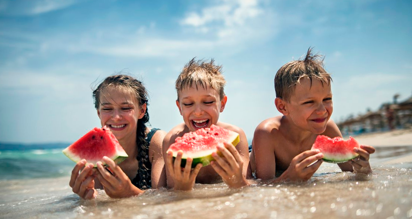 En este momento estás viendo Consejos para alimentar sanamente a tus peques en verano